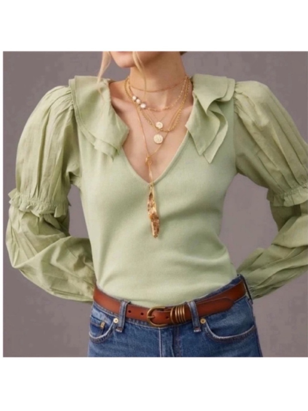 ANTHROPOLOGIE Green
Ruffled Puff Sleeve and Neck
Ribbed Shirt Size small